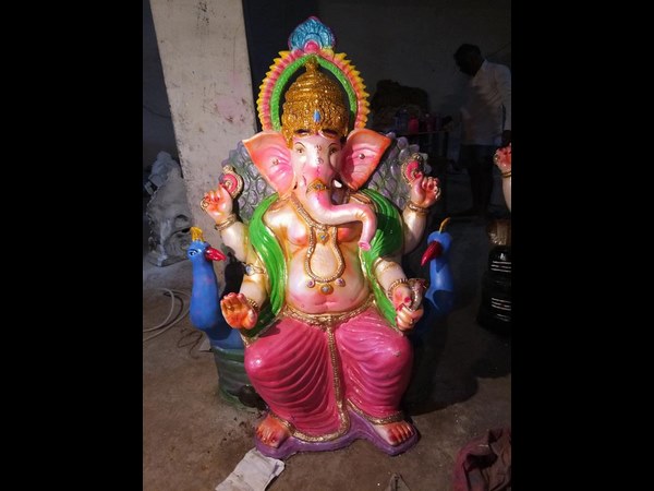 ವಿಶಿಷ್ಟ ಮೂರ್ತಿಗಳನ್ನು ನೀಡುವಂತೆ ಕೋರಿಕೆ