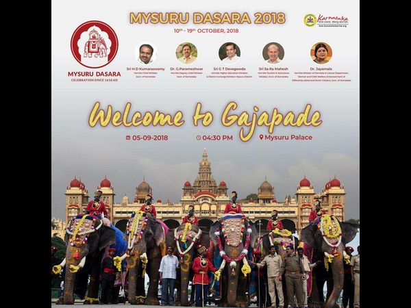 ಆನೆಗಳನ್ನು ಬರಮಾಡಿಕೊಳ್ಳುವ ಗಣ್ಯರು
