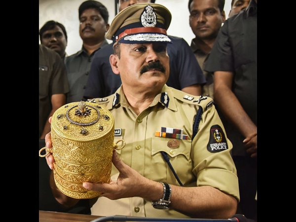 ಚಿನ್ನದ ಹೊದಿಕೆ ಕುರ್ ಆನ್ ಕದಿಯಲು ಬಂದಿದ್ದವರು