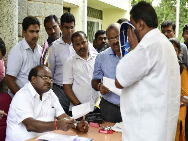 ಭಾಗ್ಯಲಕ್ಷ್ಮಿ ಬಾಂಡ್ಗಾಗಿ ಅರ್ಜಿ ಸಲ್ಲಿಸಿದ್ದರು