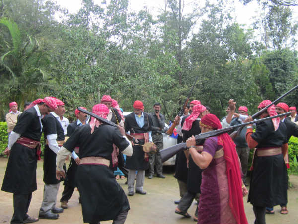 ಹಬ್ಬಕ್ಕೆ ರೋಮಾಂಚನಕಾರಿ ಹಿನ್ನಲೆ