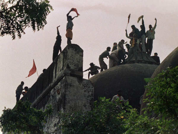 ವಿಸ್ತೃತ ಪೀಠಕ್ಕೆ ಪ್ರಕರಣ ವರ್ಗಾವಣೆ ಇಲ್ಲ