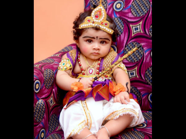 ಅಂಬೆಗಾಲಿಡುತ ಬಂದಬಂದ ನಂದಗೋಪಾಲ