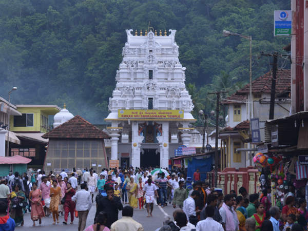 ದೇವಾಲಯವನ್ನು ಮಠಕ್ಕೆ ವಹಿಸಬೇಕು ಎಂಬ ವಾದ