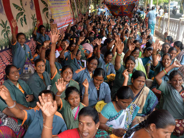 ಅಧಿಕಾರಿಗಳ ಸ್ವಚ್ಛತಾಕಾರ್ಯ