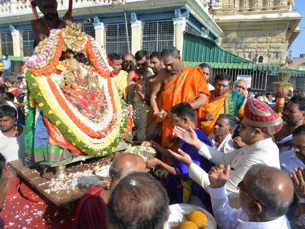 ಸಂಜೆ ಸಿಂಹವಾಹನೋತ್ಸವ