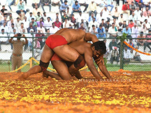 ಸಮಾಧಾನದಿಂದ ವರ್ತಿಸಿ