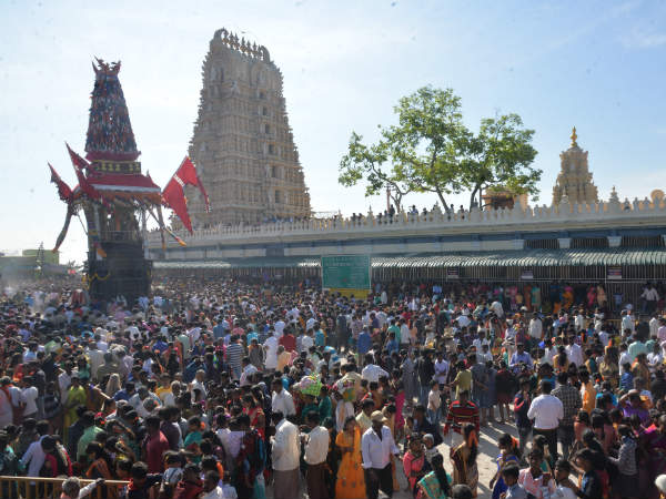 ಚಾಮುಂಡೇಶ್ವರಿ ದೇವಿಗೆ ವಸಂತ ಪೂಜೆ