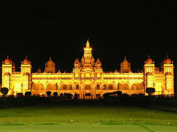 ಸಂಪೂರ್ಣ ನೆಲಕಚ್ಚಿದ ಅರಮನೆ