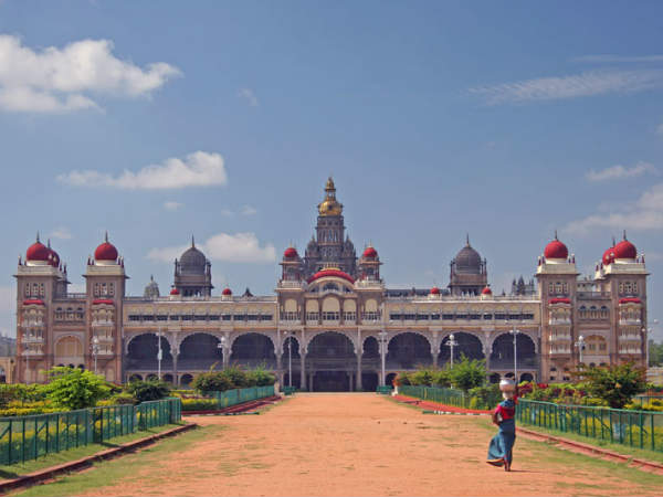 ತೆರೆದ ವೇದಿಕೆ ನಿರ್ಮಾಣ