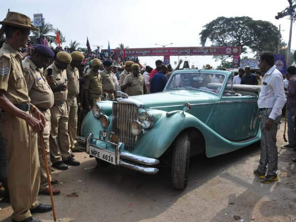 ಸ್ತಬ್ಧ ಚಿತ್ರಗಳು ಭಾಗಿ