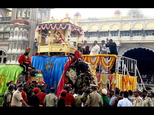 ಚಾಮುಂಡಿ ಬೆಟ್ಟಕ್ಕೆ ವಿಜಯನಗರ ಅರಸರ ಕೊಡುಗೆ