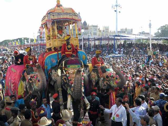ಬೆಳಿಗ್ಗೆಯೇ ಚಾಮುಂಡಿ ಆಗಮನ!