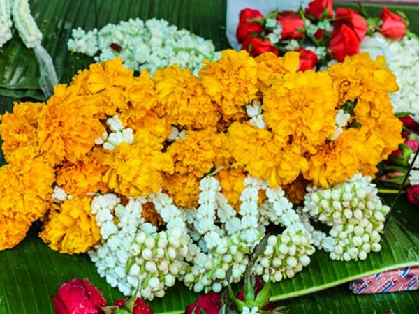 ಮಲ್ಲೇಶ್ವರ ಮಾರುಕಟ್ಟೆಯಲ್ಲಿ ಹೂವುಗಳ ದರ