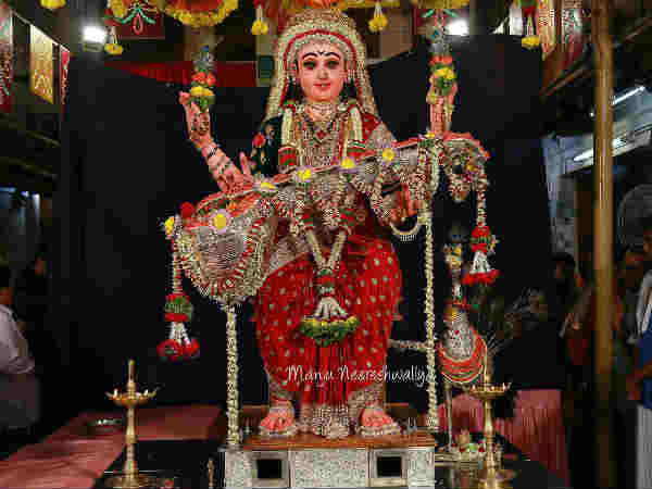 ಶಾರದಾ ಮಾತೆಯ ಶೋಭಾಯಾತ್ರೆ