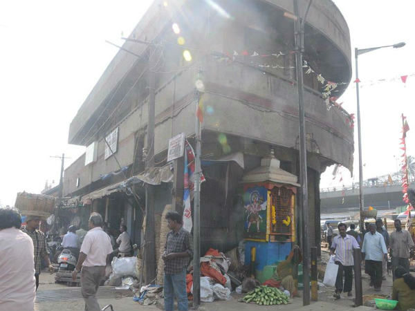 ಕೆಆರ್ ಮಾರುಕಟ್ಟೆಯಲ್ಲಿ ನಿಲ್ಲಿಸಿದ್ದ ವಾಹನಗಳ ಹರಾಜು