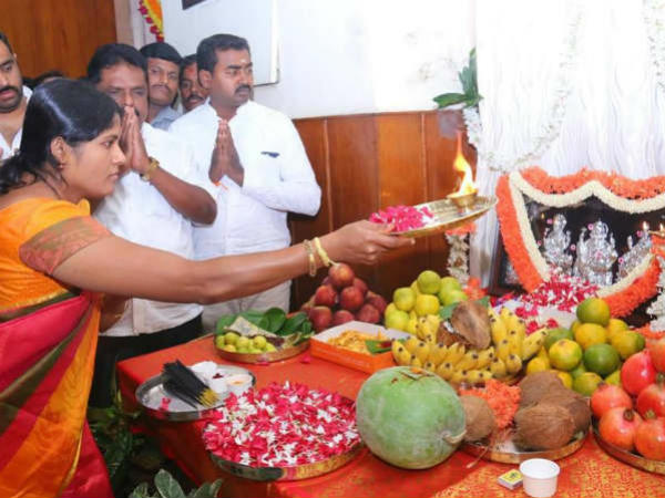 ಮಹಿಳೆ ಆರ್ಥಿಕವಾಗಿ ಸದೃಢವಾಗಬೇಕು