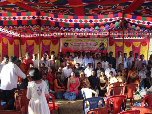 ಗ್ರಾಮಸ್ಥರಿಂದ ಸಾಂಸ್ಕೃತಿಕ ಕಾರ್ಯಕ್ರಮ ನಡೆಯಿತು