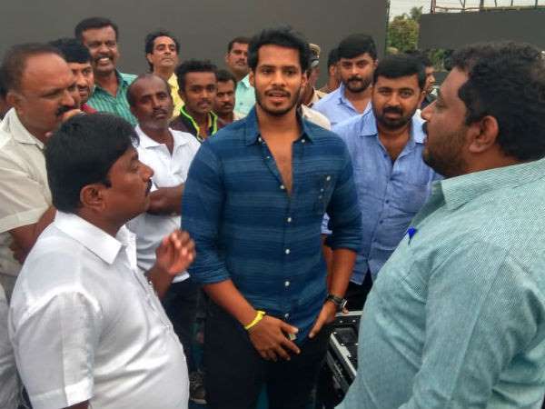ಮೃತಪಟ್ಟ ಕುಟುಂಬದವನ್ನು ಭೇಟಿಯಾದ ನಿಖಿಲ್ ಕುಮಾರಸ್ವಾಮಿ