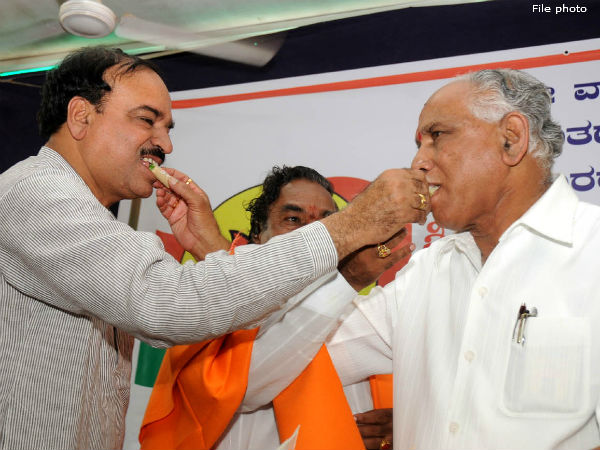 ಯಡಿಯೂರಪ್ಪ ಅವರನ್ನು ನಗುಮೊಗದಿಂದ ಸ್ವಾಗತಿಸಿದ್ದರು