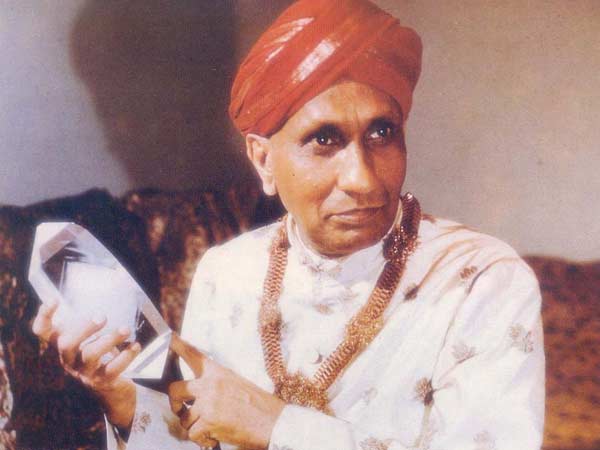 ಆಕಾಶಕ್ಕೇಕೆ ನೀಲಿಬಣ್ಣ