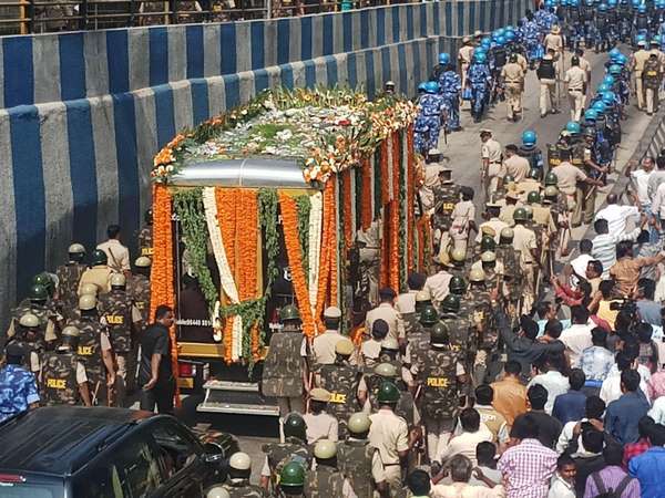 ಒಕ್ಕಲಿಗ ಸಂಪ್ರದಾಯದಂತೆ ಅಂತ್ಯಸಂಸ್ಕಾರ