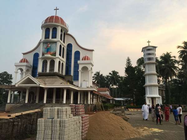 ಹಿಂದೂಗಳಿಗೆ ಕ್ರೈಸ್ತರ ಹೊರೆಕಾಣಿಕೆ