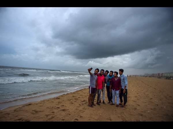 80 ಸಾವಿರ ಜನರನ್ನು ಸುರಕ್ಷಿತ ಜಾಗಕ್ಕೆ ಸ್ಥಳಾಂತರ