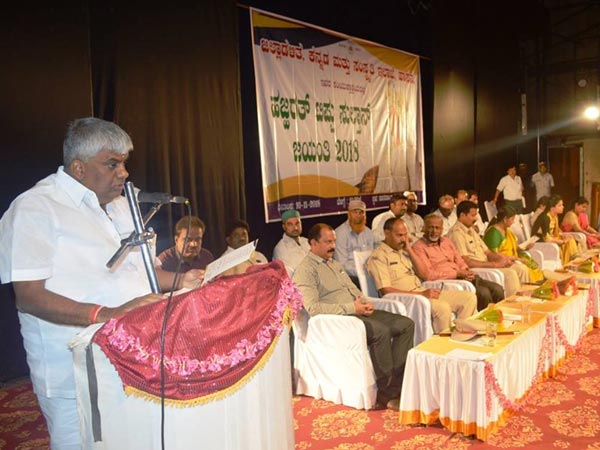 ಗಣ್ಯಾತಿಗಣ್ಯರು ಕಾರ್ಯಕ್ರಮದಲ್ಲಿ ಉಪಸ್ಥಿತರಿದ್ದರು