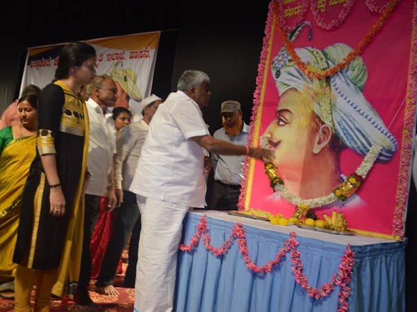 ಕರ್ನಾಟಕ್ಕೆ ರೇಷ್ಮೆ ಪರಿಚಯಿಸಿದ ಕೀರ್ತಿ