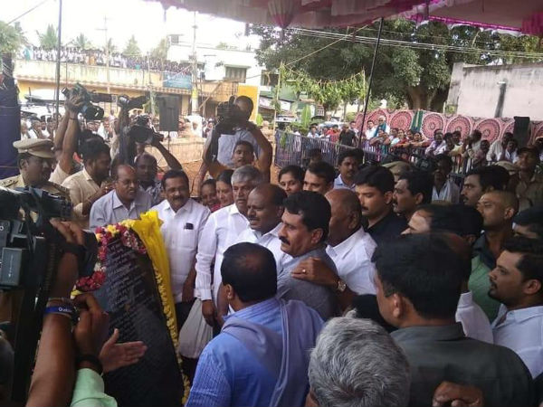 ಬೀದಿ ಬದಿ ವ್ಯಾಪಾರಿಗಳಿಗೆ ಅಂಗಡಿ ಮಳಿಗೆ ನಿರ್ಮಾಣ ಮಾಡುವ