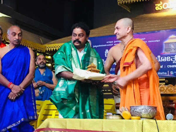 ಗರ್ಭಗುಡಿಯ ಚಿನ್ನದ ಗೋಪುರ