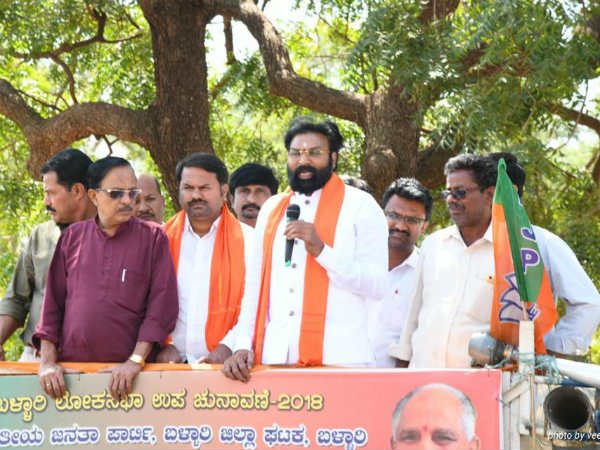 ಬಿ.ಶ್ರೀರಾಮುಲು ಏಕಾಂಗಿ