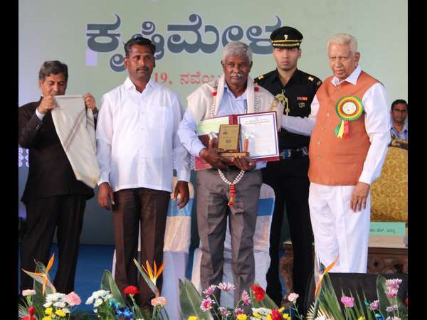 ಪ್ರಶಸ್ತಿ ವಿತರಣೆ