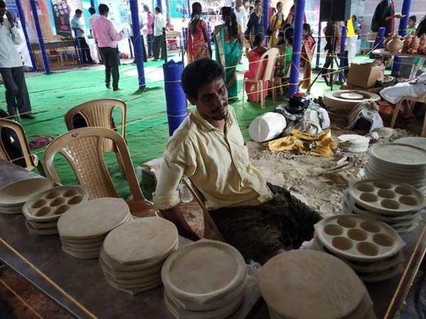 ಯುವ ಜನರನ್ನು ಅಕರ್ಷಿಸಿದ ಪಾತ್ರೆಗಳು