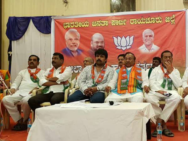 ನಮ್ಮ ಸಂಪರ್ಕದಲ್ಲಿದ್ದಾರೆ