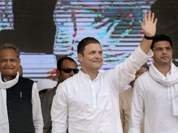 ಮೂರು ಬಾರಿ ದೆಹಲಿ ವಿಮಾನ ನಿಲ್ದಾಣದಿಂದ ಗೆಹ್ಲೋಟ್ ವಾಪಸ್