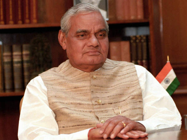 ಕಾಂಗ್ರೆಸ್ ನೇತೃತ್ವದ ಯುಪಿಎ + ಕಮ್ಯೂನಿಸ್ಟರು
