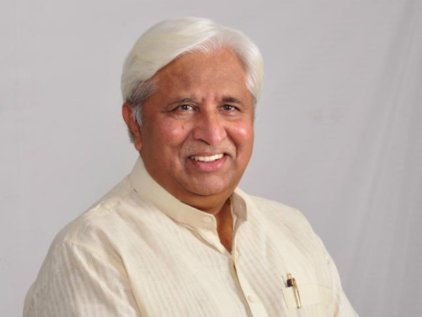 ವಿವಿಧ ಖಾತೆಗಳನ್ನು ನಿಭಾಯಿಸಿದ್ದಾರೆ