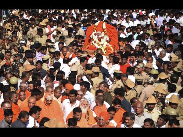 ಸ್ವಾಮೀಜಿ ಜೀವಂತ ಸಮಾಧಿಗೆ ಬಯಸಿದ್ದರು.