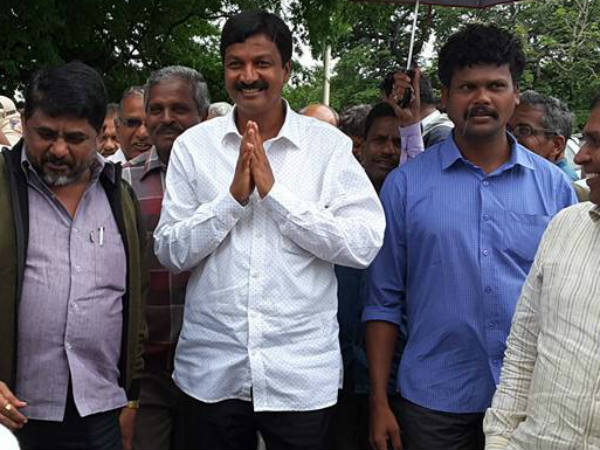 ಅತೃಪ್ತರ ಒಂದು ಕಾಲು ಈಗಾಗಲೇ ಬಿಜೆಪಿಯಲ್ಲಿ?