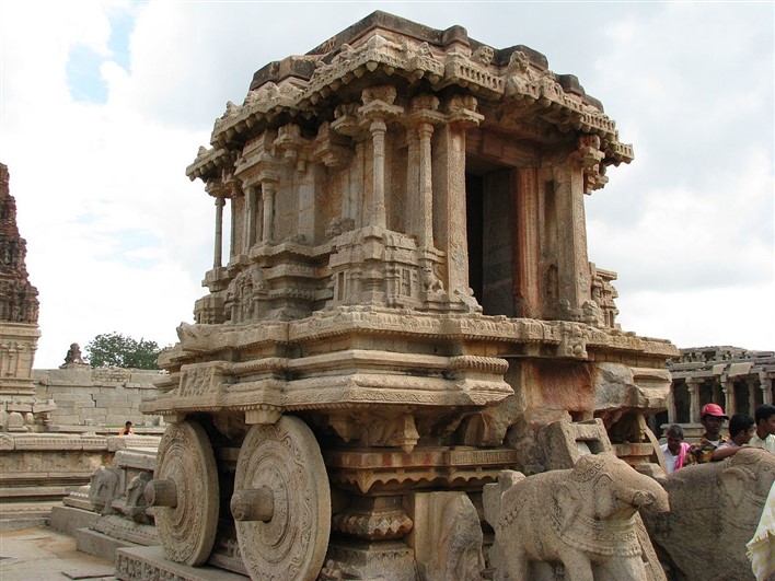 ಹಾಡಹಗಲೇ ಕಿಡಿಗೇಡಿಗಳಿಂದ ಕೃತ್ಯ