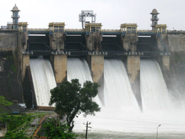 ಹನಿ ನೀರಾವರಿಗೆ 300 ಕೋಟಿ ರೂ. ಅನುದಾನ ಮೀಸಲಿಡಲಾಗಿದೆ.