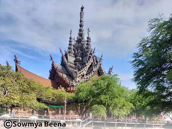 ಟುಕ್ ಟುಕ್ ಅಥವಾ ಟ್ಯಾಕ್ಸಿ ಬಳಸಿ ತೆರಳಬಹುದು