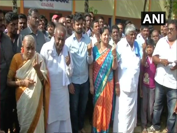 ದೇಶದಲ್ಲಿ ನಮ್ಮದೊಂದೆ ರಾಜಕಾರಣ ಕುಟುಂಬವೇ?