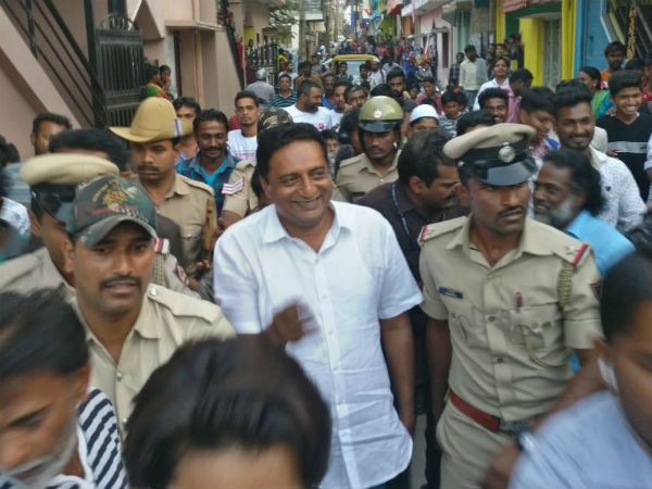 ಹಲವು ಕಾರಿವೆ ಪ್ರಕಾಶ್ ರೈ ಬಳಿ