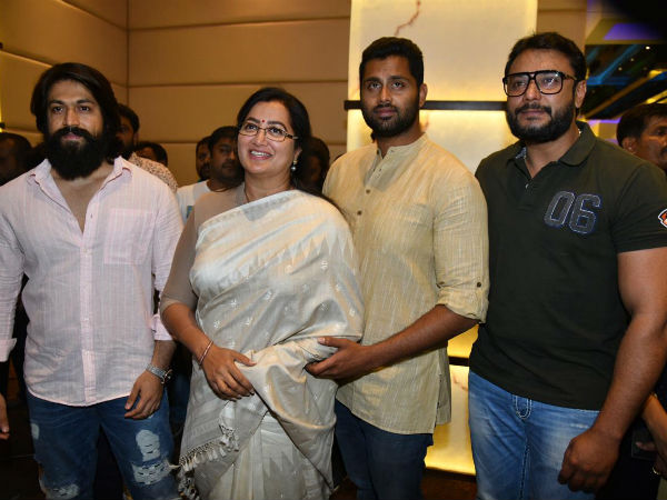 ನಟರ ಕಾಲೆಳೆಯುತ್ತಿರುವ ಮಂಡ್ಯ ಮತದಾರರು