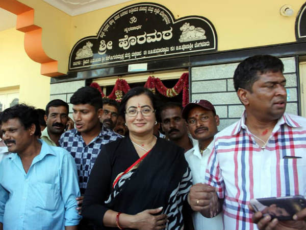 ನಾನು ನಿಮ್ಮ ಊರಿನ ಮಳವಳ್ಳಿ ಹುಚ್ಚೇಗೌಡರ ಸೊಸೆ
