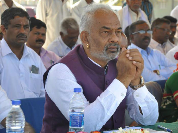 ಹಾಸನದಲ್ಲಿ ಈಗ ಎ ಮಂಜು ಬಿಜೆಪಿಯಿಂದ ಕಣದಲ್ಲಿದ್ದಾರೆ. ಪ್ರಜ್ವಲ್ ಗೆ ಸ್ಪರ್ಧೆ ಹೆಚ್ಚಾಯಿತು ಅನಿಸಲ್ವಾ?