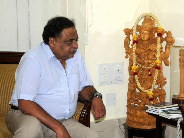 ಯಾರನ್ನು ಗೆಲ್ಲಿಸಬೇಕು